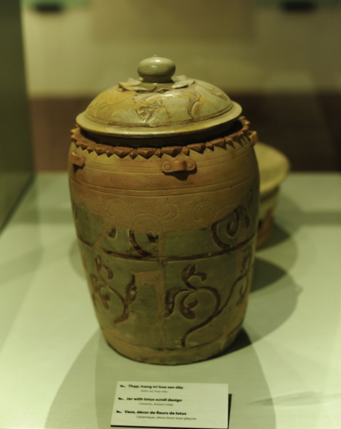 Thạp gốm hoa n&acirc;u thời Trần - Ảnh Minh Khang