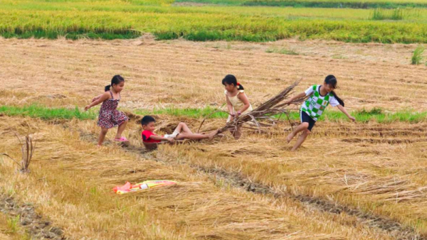 Tháng Tư về thăm chốn quê