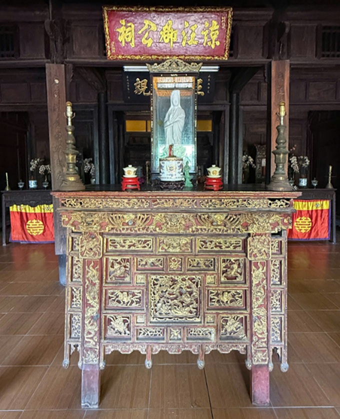 &Aacute;n Thờ t&ocirc;n tượng Quan &Acirc;m được đặt trước kh&ocirc;ng gian thờ Lạng Giang Quận C&ocirc;ng 