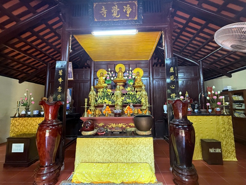 Đại H&ugrave;ng Bảo Điện Tịnh Gi&aacute;c Cổ Tự