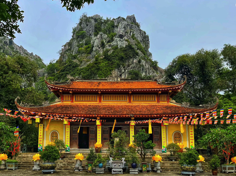 Ch&ugrave;a Nhẫm Dương (HẢi Dương cũ, nay thuộc HẢi Ph&ograve;ng