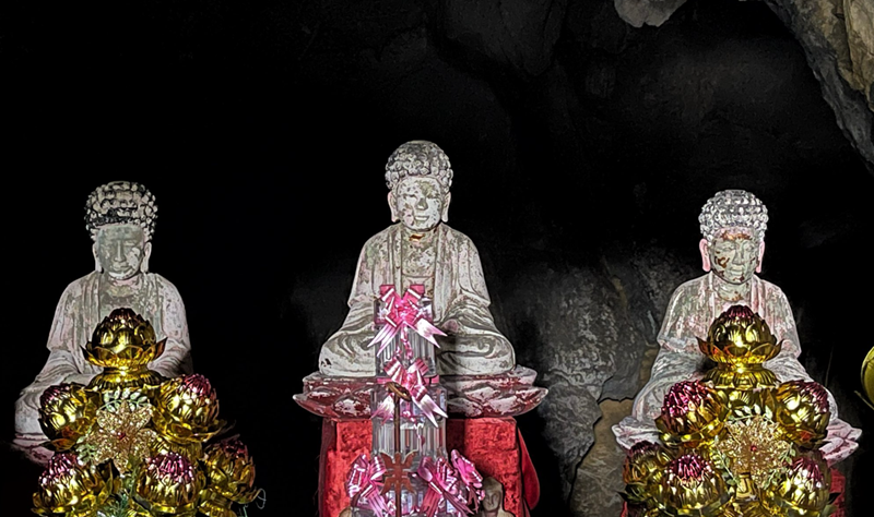 Tượng Phật trong Động K&iacute;nh Chủ. Ảnh sưu tầm.