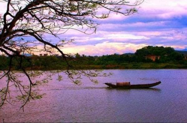 Bến sông một dạ đợi chờ