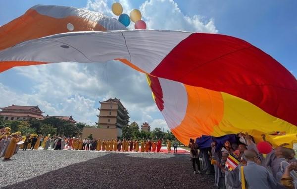 Ý nghĩa ngày lễ Visakha Bucha đối với tăng, ni và thế hệ trẻ