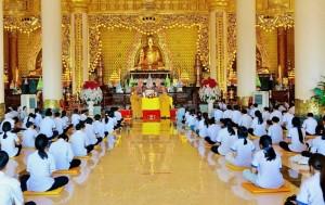 Bát quan trai và “cơn khát khoảng lặng” của người trẻ trong mùa Phật đản