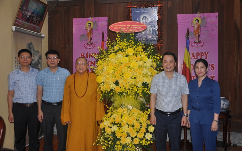 Chùa Liên Phái đón nhiều đoàn lãnh đạo tới chúc mừng Đại lễ Phật đản