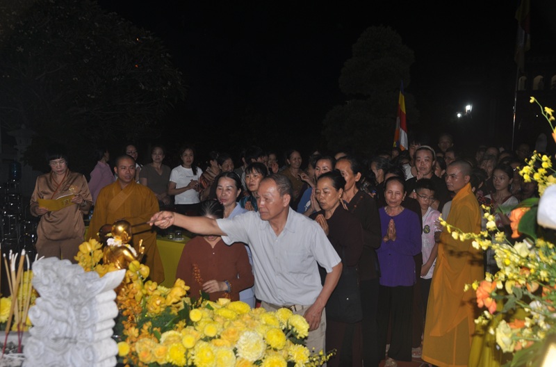 Lễ tắm Phật