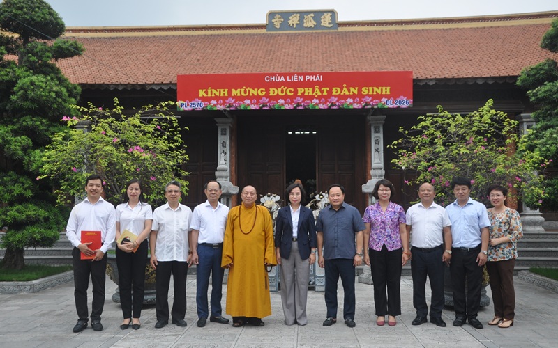 Thành ủy, HĐND, UBND, Ủy ban MTTQ Hà Nội chúc mừng Phật đản tại chùa Liên Phái