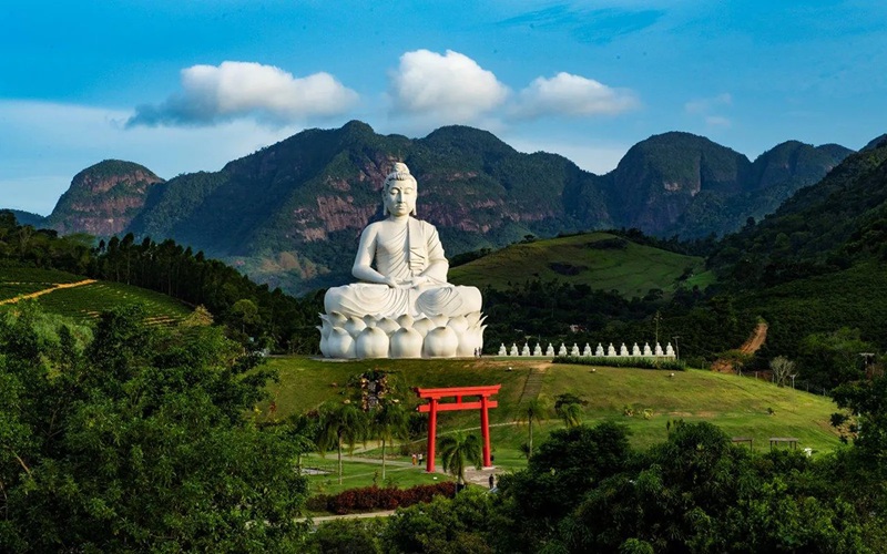 Tượng Đại Phật Ibira&ccedil;u, pho tượng được xem l&agrave; lớn nhất phương T&acirc;y, ngự tại Brazil. Ảnh: Internet