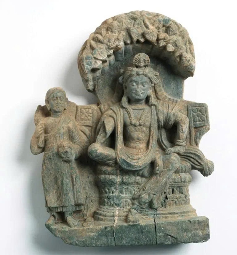 Tấm ph&ugrave; đi&ecirc;u khắc đ&aacute; hơn 1.600 năm tuổi họa h&igrave;nh Th&aacute;i tử Siddhartha Gautama v&agrave; một tăng sĩ, mới được ph&aacute;t hiện tại cổ th&agrave;nh Mes Aynak, Afghanistan. Nguồn ảnh: Jaroslav Poncar