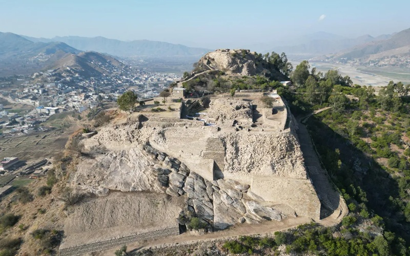 To&agrave;n cảnh khu th&agrave;nh cổ Bazira Vajirasthana (Barikot), một đ&ocirc; thị lịch sử quan trọng của v&ugrave;ng Gandhara.
