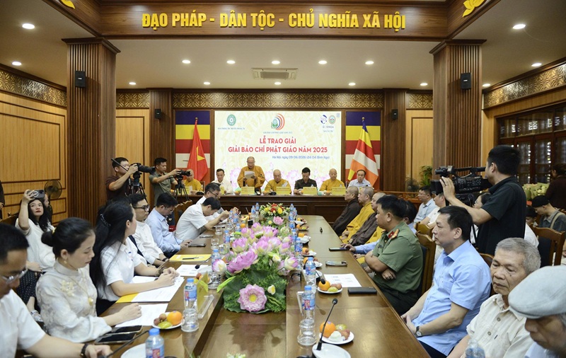 Trao Giải Báo chí Phật giáo năm 2025: Vinh danh 35 tác phẩm xuất sắc lan tỏa giá trị từ bi, trí tuệ