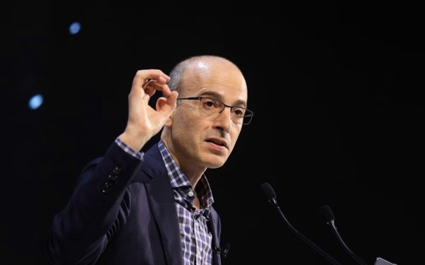 Thiền giả Harari tại Davos 2026: Ai là kẻ nhập cư trong thế giới AI?