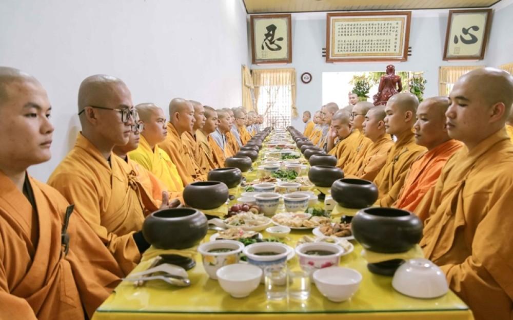 Ý nghĩa Quá đường (過堂): Từ bữa cơm thiền môn đến con đường giải thoát