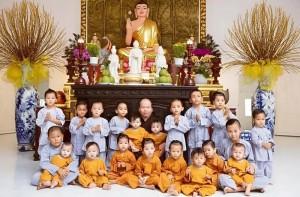 Nhà sư che chở những phận đời bé bỏng
