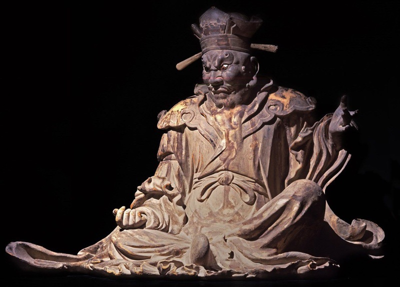 Tượng ngồi Shōkōō từ ch&ugrave;a Ennōji hiện được cho mượn để trưng b&agrave;y tại Bảo t&agrave;ng Quốc bảo Kamakura. Ch&iacute;n pho tượng c&ograve;n lại trong Thập Điện Di&ecirc;m Vương, bao gồm Di&ecirc;m Ma Vương (Enma), vẫn được t&ocirc;n tr&iacute; tại ch&iacute;nh điện của ch&ugrave;a Ennōji gần đ&oacute;. (Ảnh: &copy; Harada Hiroshi)