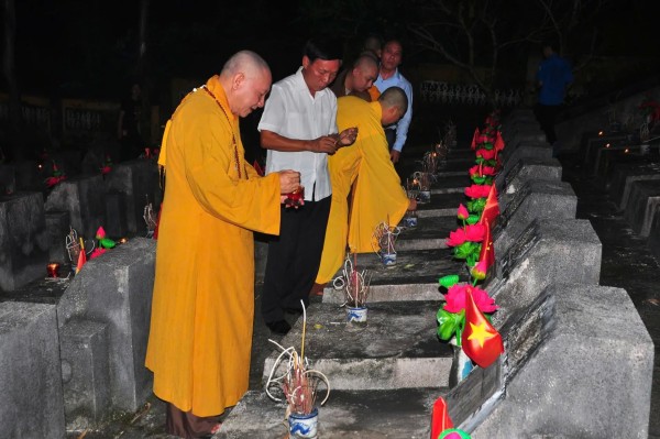 GHPGVN cử ba hồi chuông, trống Bát nhã tưởng niệm AHLS vào sáng 27/7