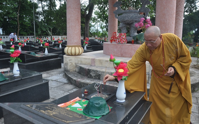 Có ở đâu trên dải đất hình chữ S này mà không có Nghĩa trang Liệt sĩ?