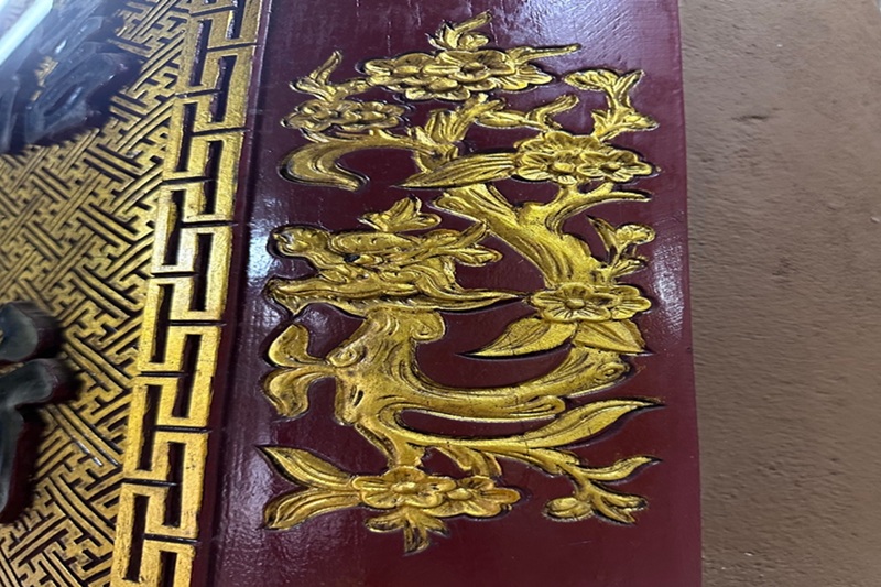 &ldquo;Mai ho&aacute; rồng&rdquo; tr&ecirc;n khung viền c&acirc;u đối tại Ni viện Diệu Đức (Tp. Huế)
Nguồn: Th&iacute;ch Đức Khải (2026)
