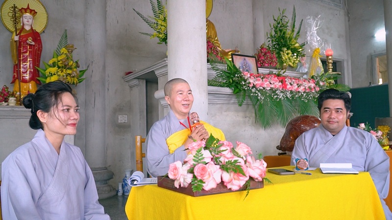 Sư c&ocirc; Th&iacute;ch nữ Giới T&iacute;n chia sẻ tại tọa đ&agrave;m 