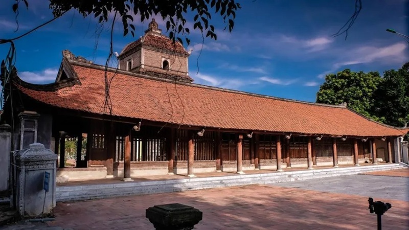 Ch&ugrave;a D&acirc;u, c&oacute; lịch sử từ khoảng thế kỷ II T&acirc;y lịch, được xem l&agrave; ng&ocirc;i ch&ugrave;a cổ nhất của Việt Nam v&agrave; cũng l&agrave; một trong những ng&ocirc;i ch&ugrave;a cổ nhất Đ&ocirc;ng &Aacute;. Nằm tại trung t&acirc;m Luy L&acirc;u, đ&ocirc; thị cổ từng giữ vị tr&iacute; quan trọng tr&ecirc;n c&aacute;c tuyến giao thương đường bộ v&agrave; đường biển, ch&ugrave;a D&acirc;u l&agrave; nơi dừng ch&acirc;n của nhiều đo&agrave;n tăng sĩ v&agrave; người h&agrave;nh hương thuộc c&aacute;c truyền thống Phật gi&aacute;o kh&aacute;c nhau.
Nguồn: vietnamonline.com.
