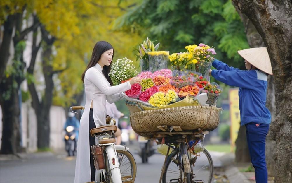 Gánh hàng rong chở cả trời thu