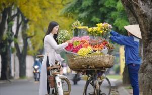 Gánh hàng rong chở cả trời thu