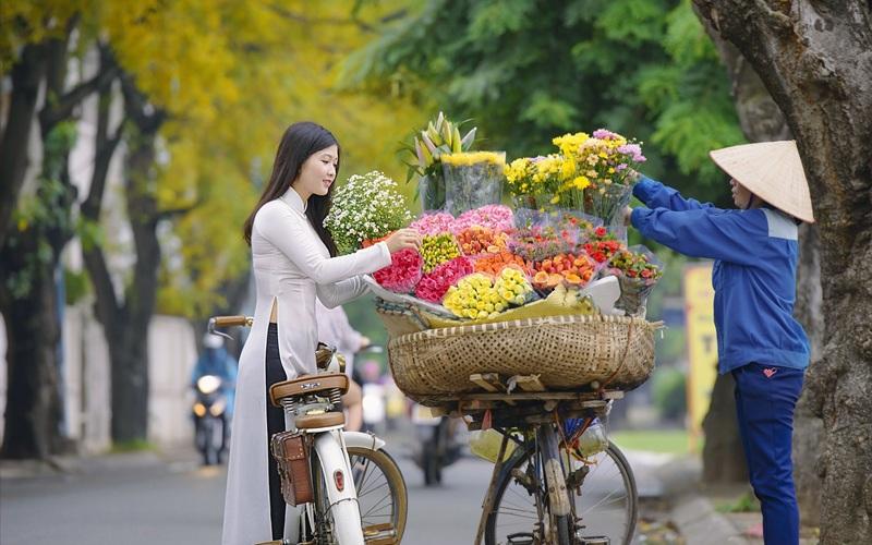 Gánh hàng rong chở cả trời thu