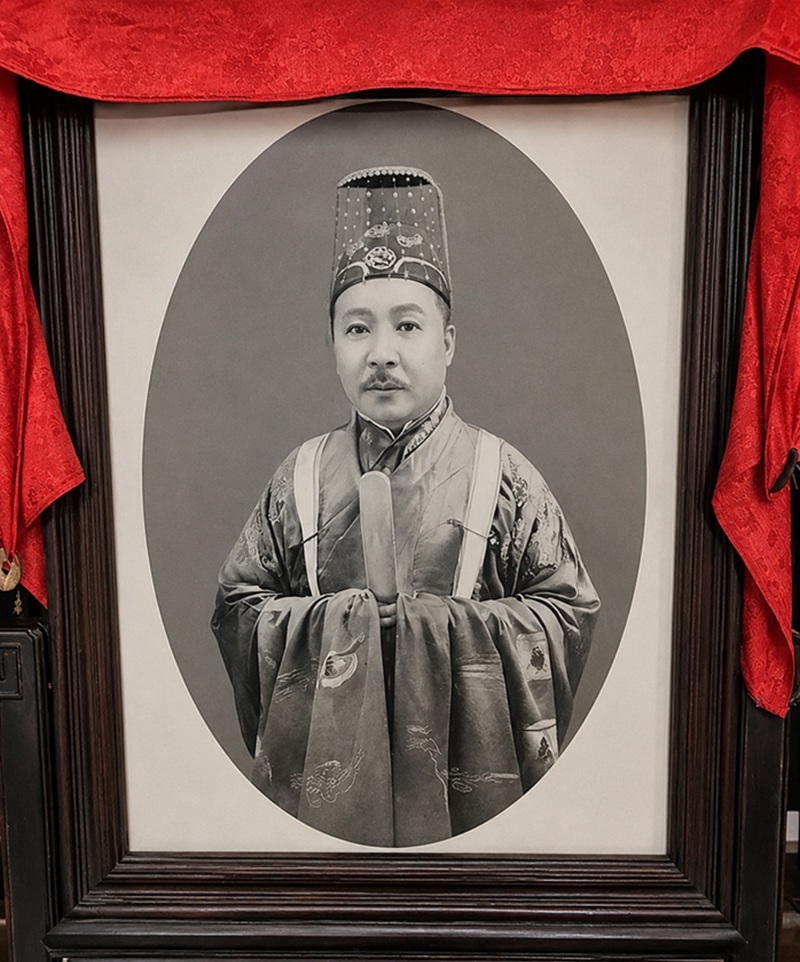 T&ocirc;n dung Hiệp t&aacute; Đại học sĩ Ưng B&agrave;ng