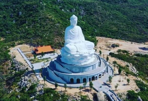 Chùa Ông Núi trên đỉnh núi Bà