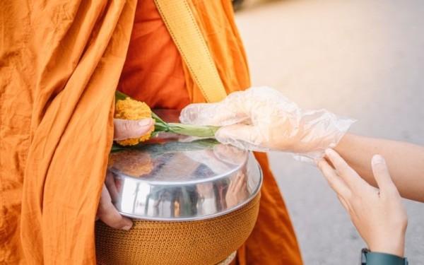 Phân biệt cúng dường