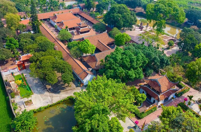 H&igrave;nh minh họa: Ch&ugrave;a cổ Việt Nam gắn với c&acirc;y cổ thụ, s&acirc;n ch&ugrave;a, ao sen hoặc l&agrave;ng qu&ecirc;. Ảnh được t&aacute;c giả cung cấp.