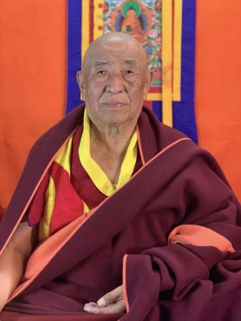 Đức Ng&agrave;i Ngawang Tenzin Rinpoche, nguy&ecirc;n Dorji Lopen. Ảnh: Facebook.