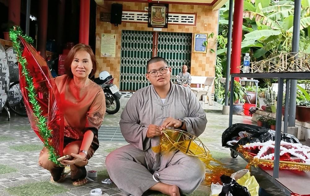 Tấm lòng xa xứ gửi về mùa trăng quê