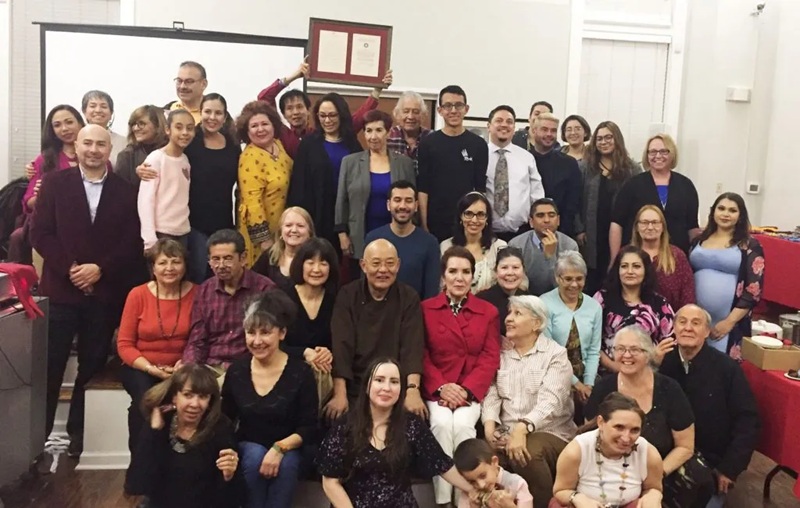 C&aacute;c th&agrave;nh vi&ecirc;n Tăng đo&agrave;n v&agrave; sư phụ Losang Samten tại lễ kỷ niệm 30 năm th&agrave;nh lập Trung t&acirc;m Văn h&oacute;a Phật gi&aacute;o T&acirc;y Tạng Chenrezig, Philadelphia. | Ảnh do Trung t&acirc;m Văn h&oacute;a Phật gi&aacute;o T&acirc;y Tạng Chenrezig cung cấp.