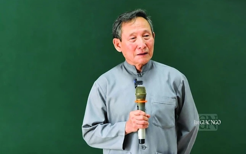 Thầy L&ecirc; Mạnh Th&aacute;t trong một dịp chia sẻ về kết quả nghi&ecirc;n cứu Phật gi&aacute;o VN với giảng vi&ecirc;n Học viện Phật gi&aacute;o VN tại TP.HCM