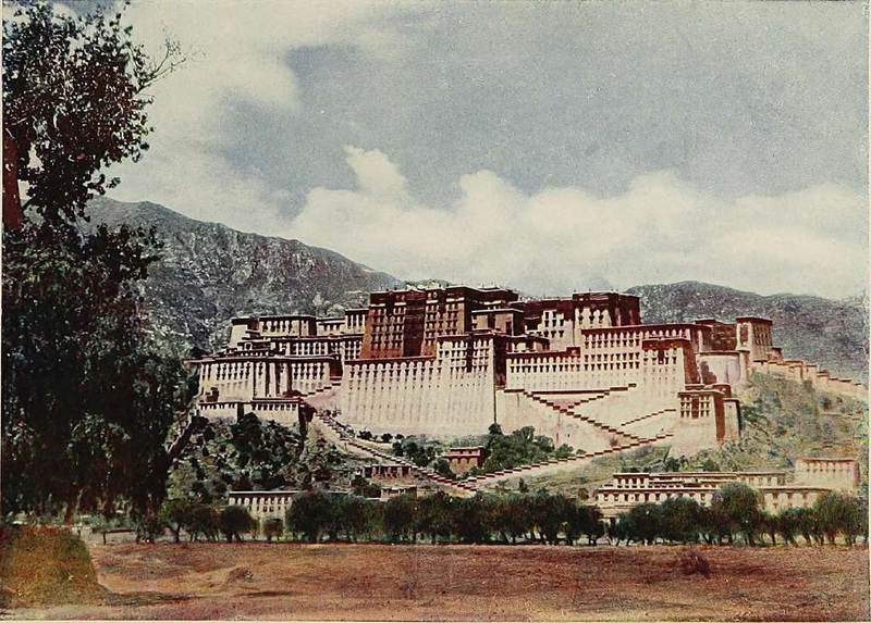 Cung điện của Đức Đạt Lai Lạt Ma tr&ecirc;n n&uacute;i Potala ở Lhasa, tr&iacute;ch từ cuốn 