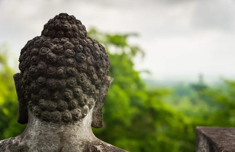 Tượng Phật tại ch&ugrave;a Borobudur, một ng&ocirc;i ch&ugrave;a Phật gi&aacute;o thế kỷ thứ 9 ở Indonesia | uskarp / Alamy Stock Photo