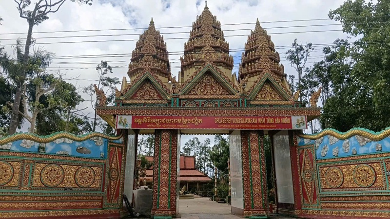 C&ocirc;̉ng tam quan chùa Đìa Mu&ocirc;̀n
