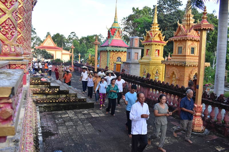 Trong cu&ocirc;̣c sống hội nhập v&agrave; ph&aacute;t triển năng động của v&ugrave;ng miền T&acirc;y s&ocirc;ng nước, lễ Sen  Đ&ocirc;n Ta vẫn lặng lẽ tỏa s&aacute;ng như một khoảng lặng t&acirc;m linh ấm &aacute;p.