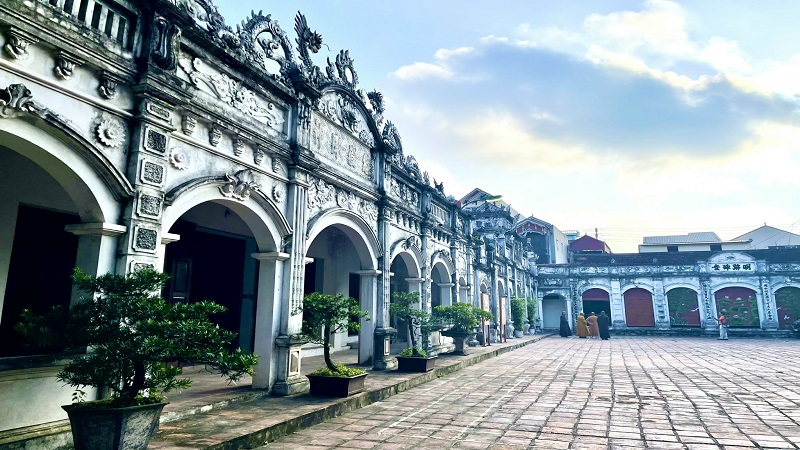 Quang cảnh ch&ugrave;a (Tạp ch&iacute; Nghi&ecirc;n cứu Phật học)