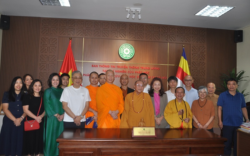 C&ugrave;ng chụp ảnh lưu niệm