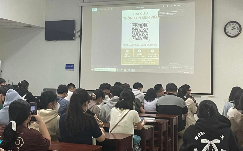 AI kh&ocirc;ng thay thế người thầy, m&agrave; gi&uacute;p họ thăng hạng th&agrave;nh chuy&ecirc;n gia dẫn dắt. Ảnh: Nguyễn Tuyết